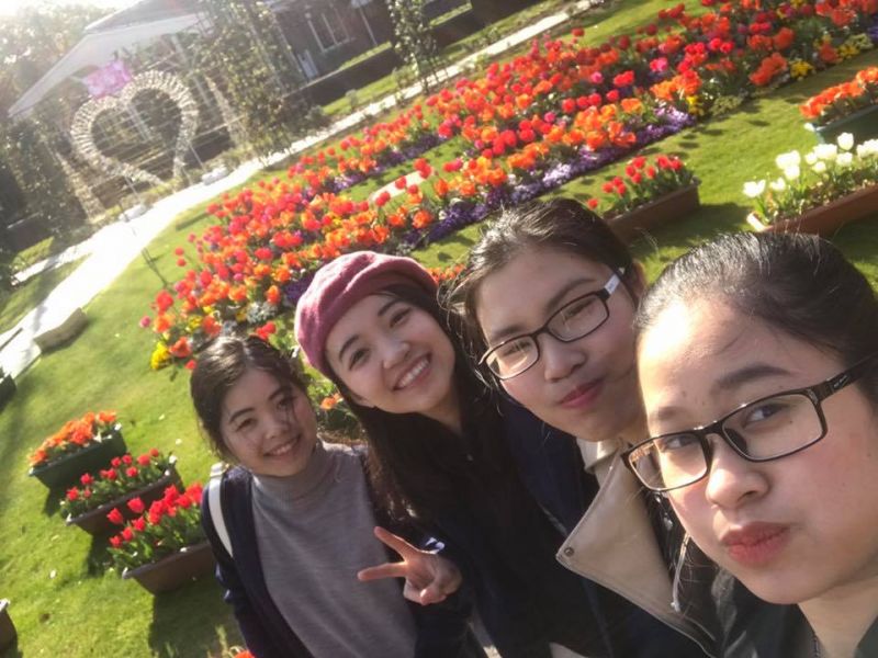 Trang cùng 3 học sinh khác của Nhật ngữ Đông Du Trang cùng 3 học sinh khác của Nhật ngữ Đông Du